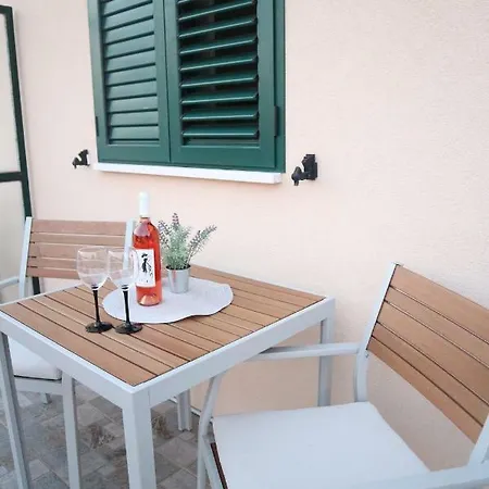 Apartments Keko Primosten Exterior photo